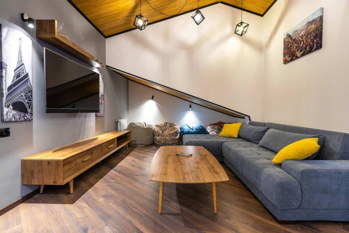 3Br Apt W Huge Terrace & Magnificent Views Тбилиси Экстерьер фото